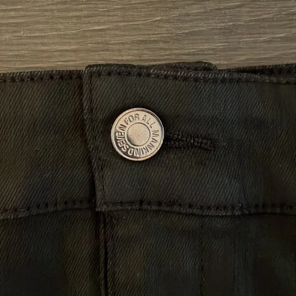 7 For All Mankind - Picture 5 of 11